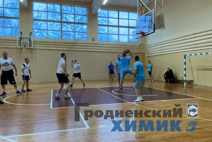 Азот Рем Строй играет с цехом карбамид-4